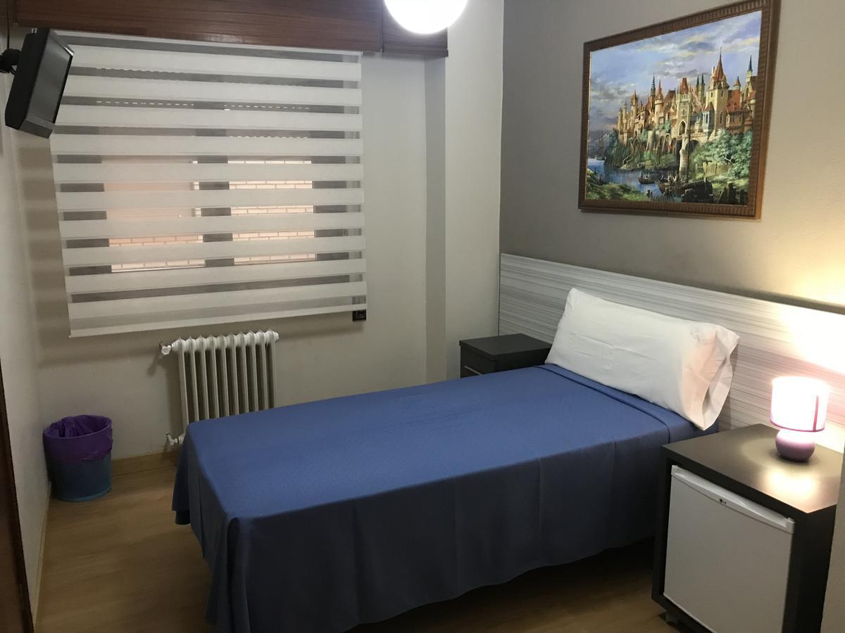 Pension Berceo Logroño Exterior foto